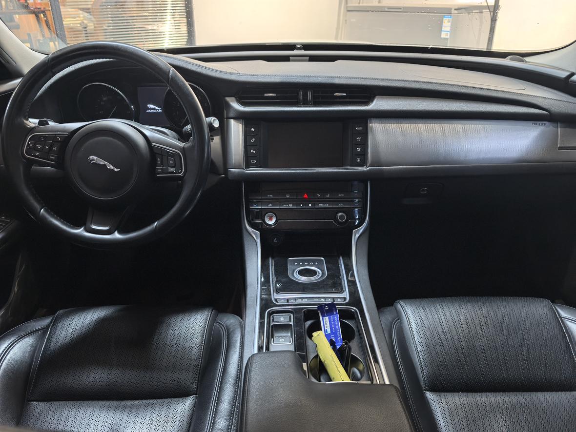 Jaguar XF 2016 thumb 5