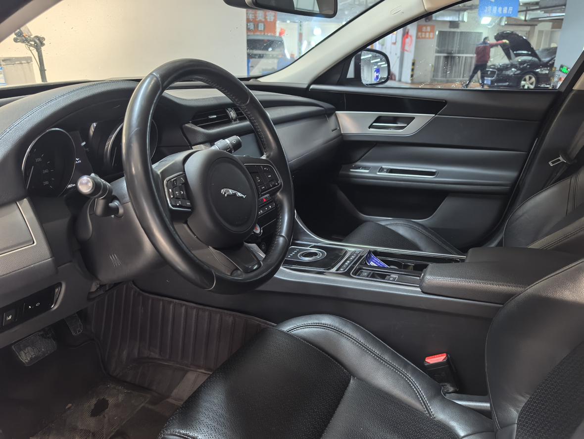 Jaguar XF 2016 thumb 7