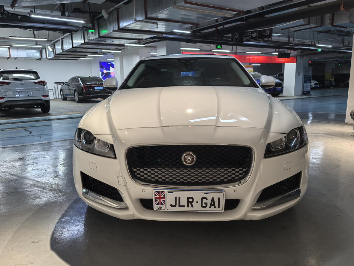 Jaguar XF 2016 thumb 11