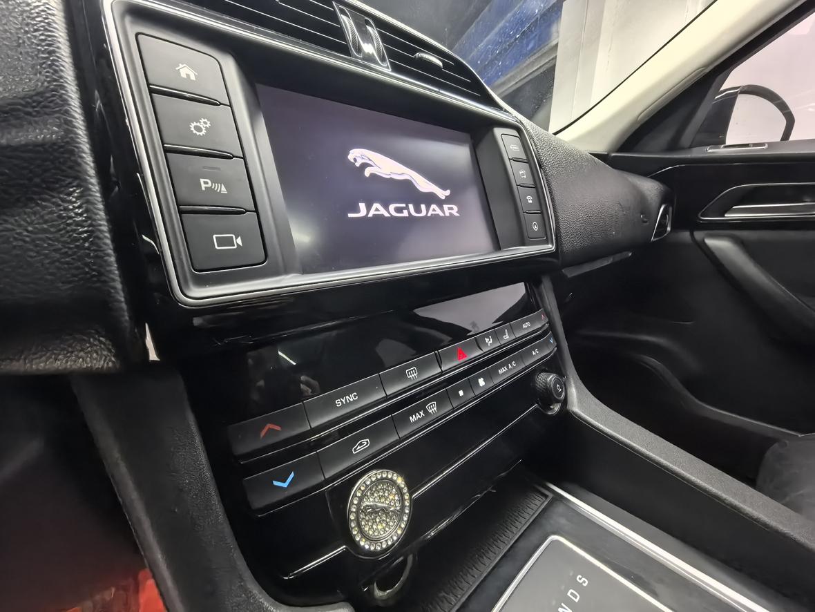 Jaguar F-Pace 2018 thumb 5