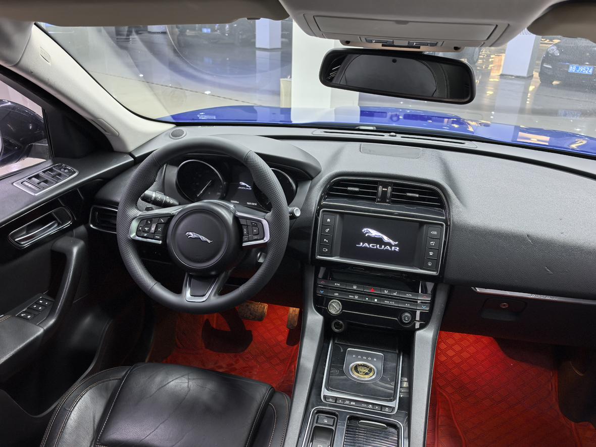 Jaguar F-Pace 2018 thumb 11