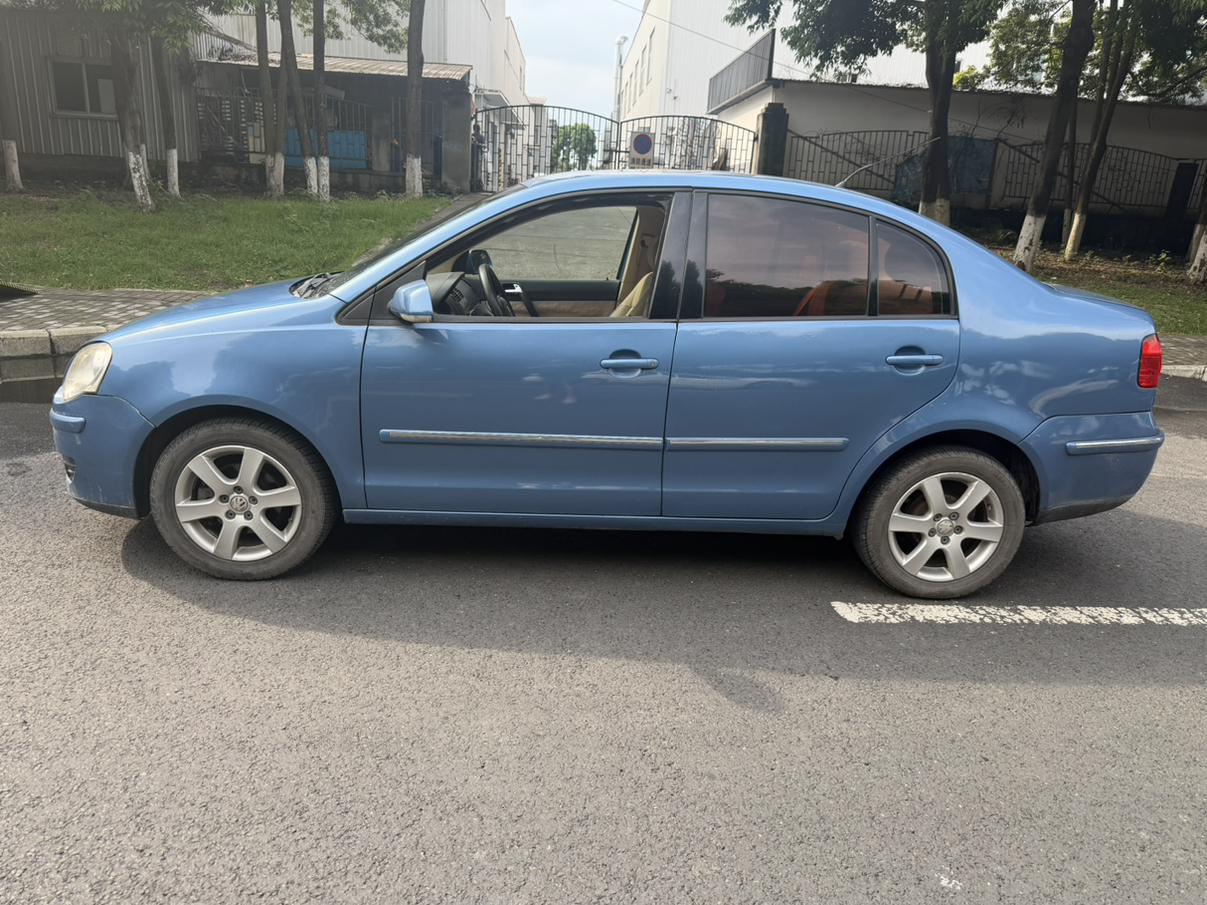 Volkswagen Polo 2009 thumb 2