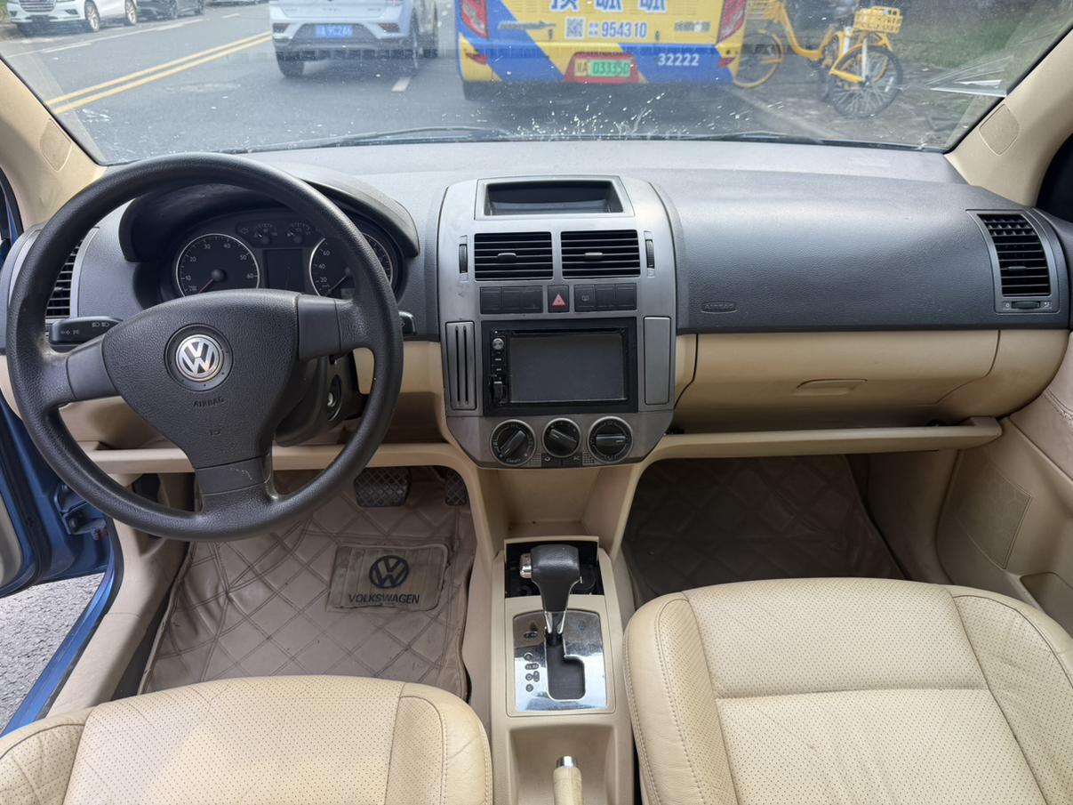 Volkswagen Polo 2009 thumb 7