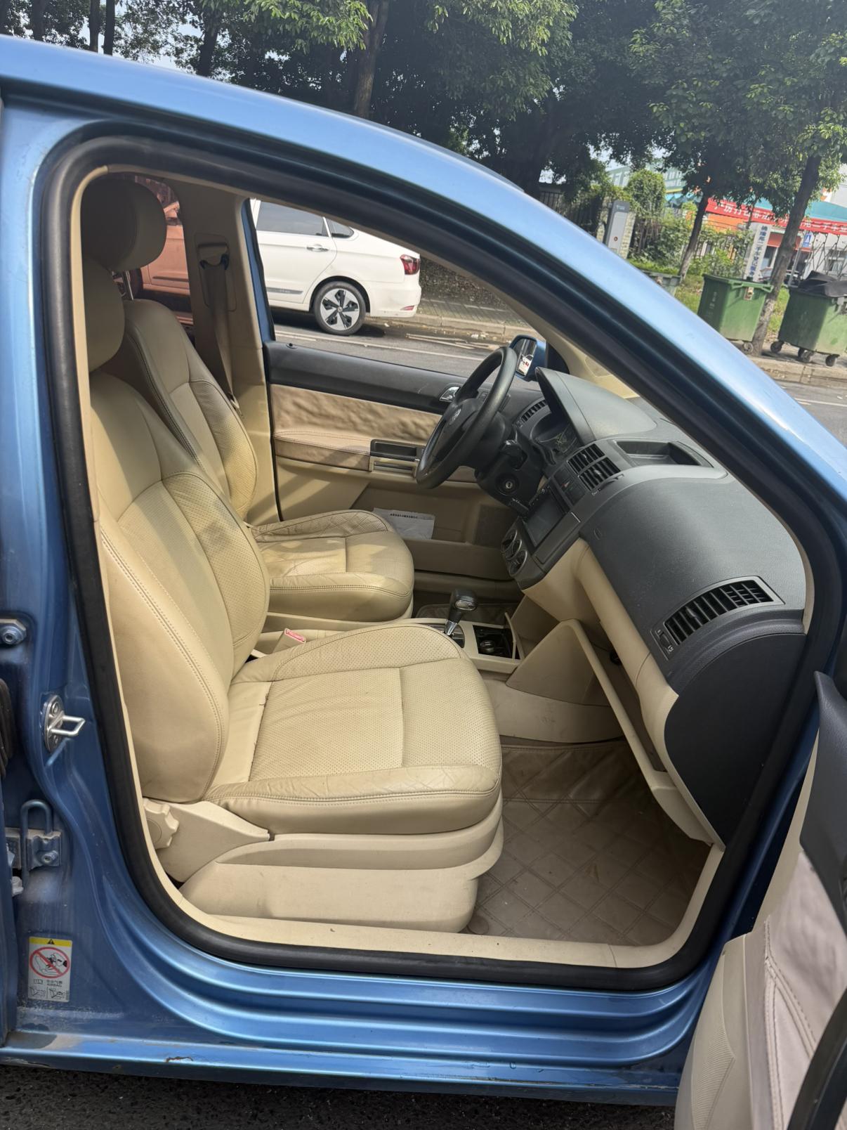Volkswagen Polo 2009 thumb 10