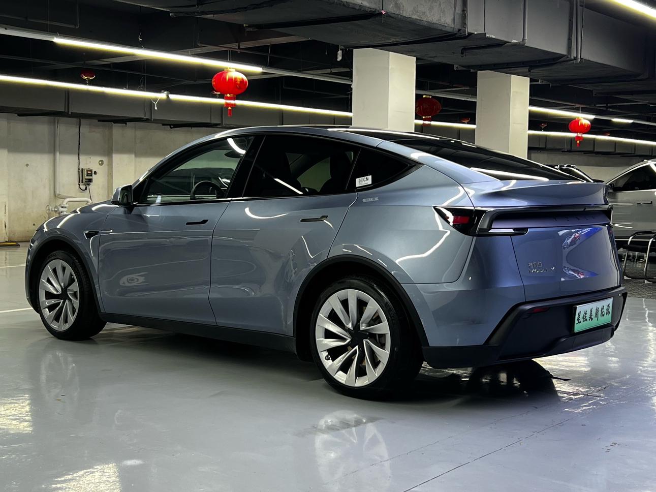 Tesla Model Y 2025 thumb 3