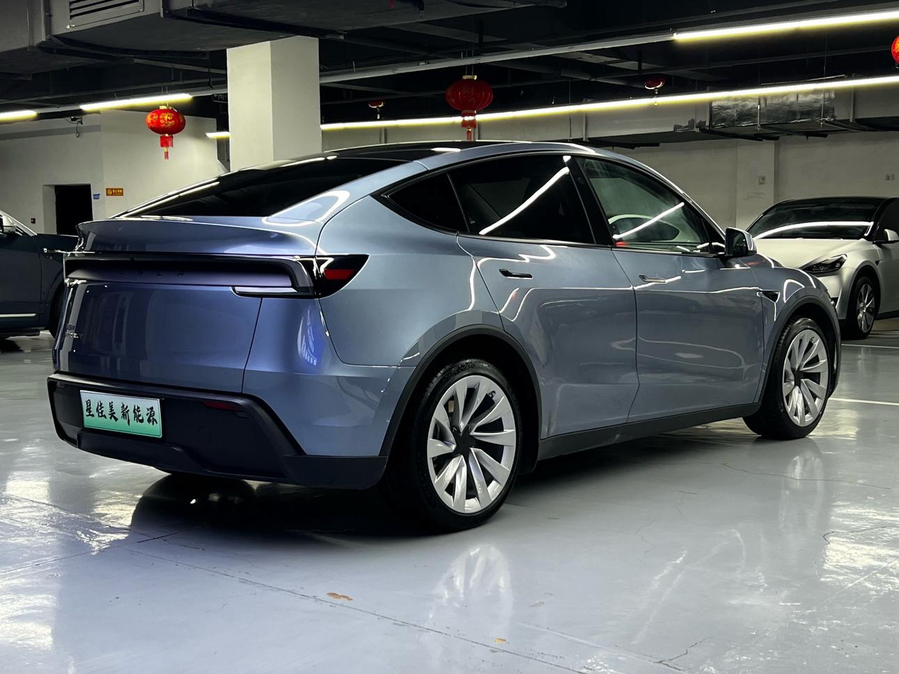 Tesla Model Y 2025 thumb 5