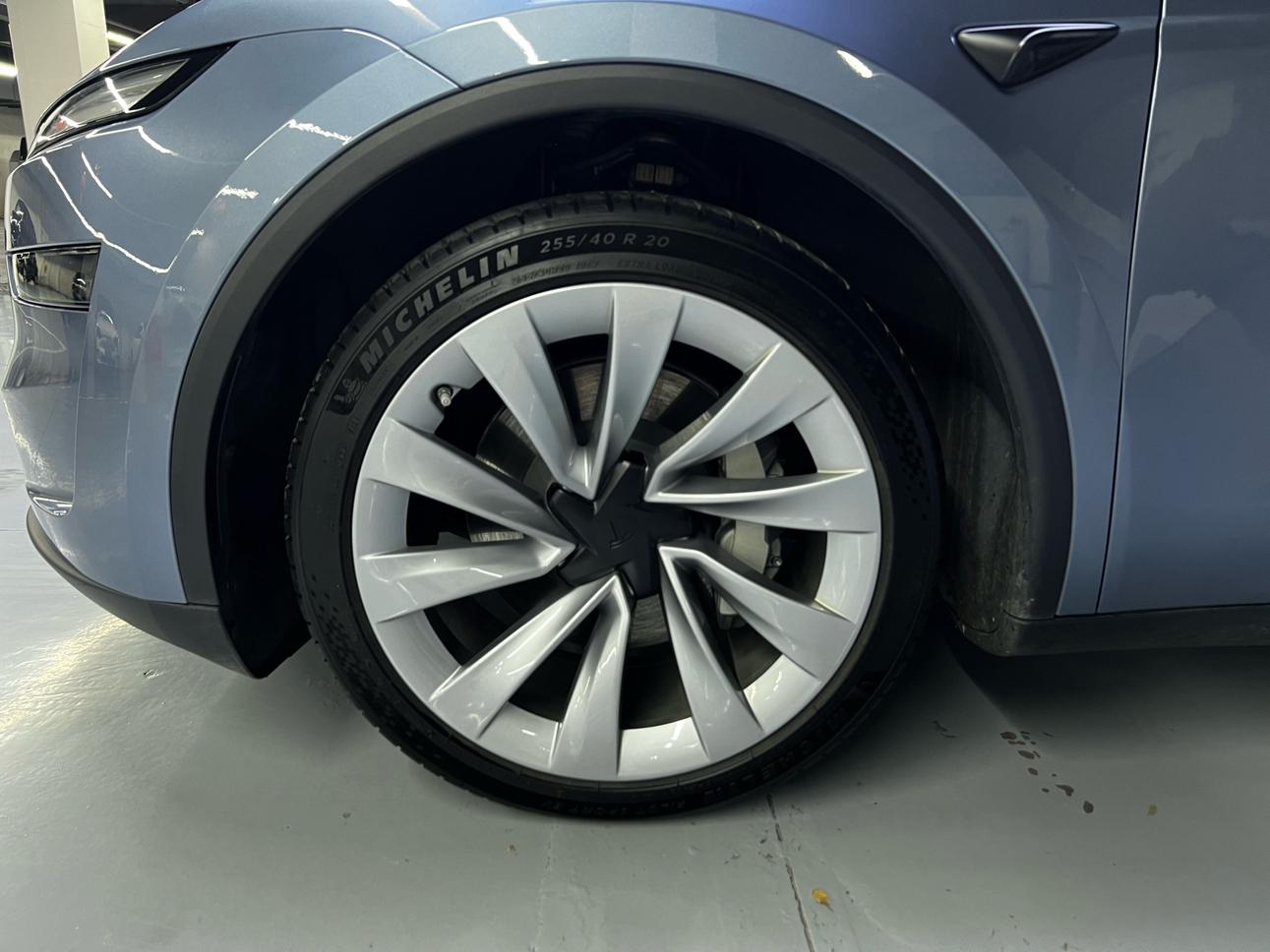Tesla Model Y 2025 thumb 6