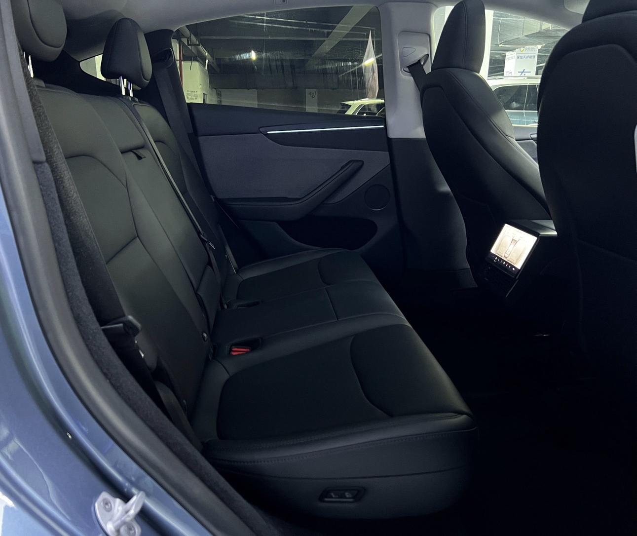 Tesla Model Y 2025 thumb 11