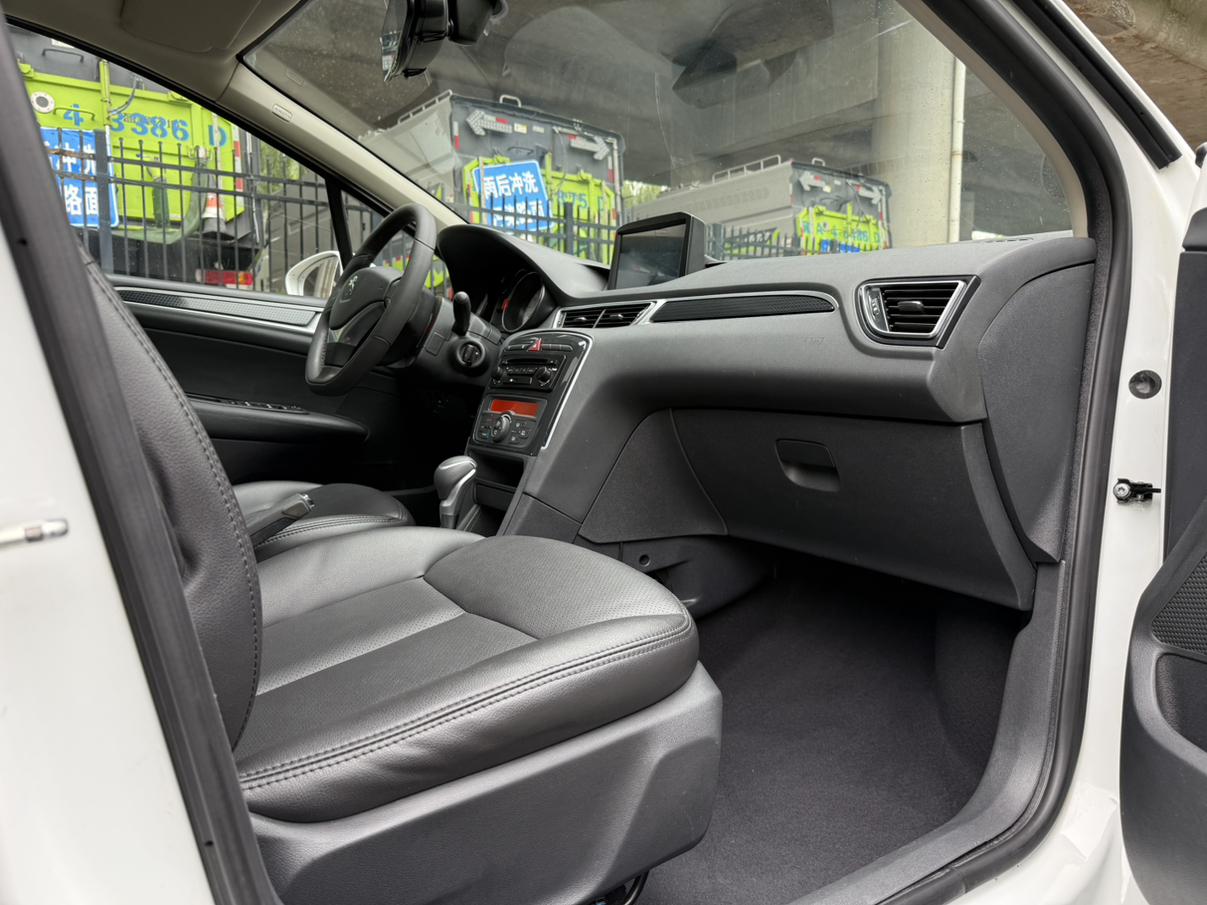 Peugeot 308 2014 thumb 11