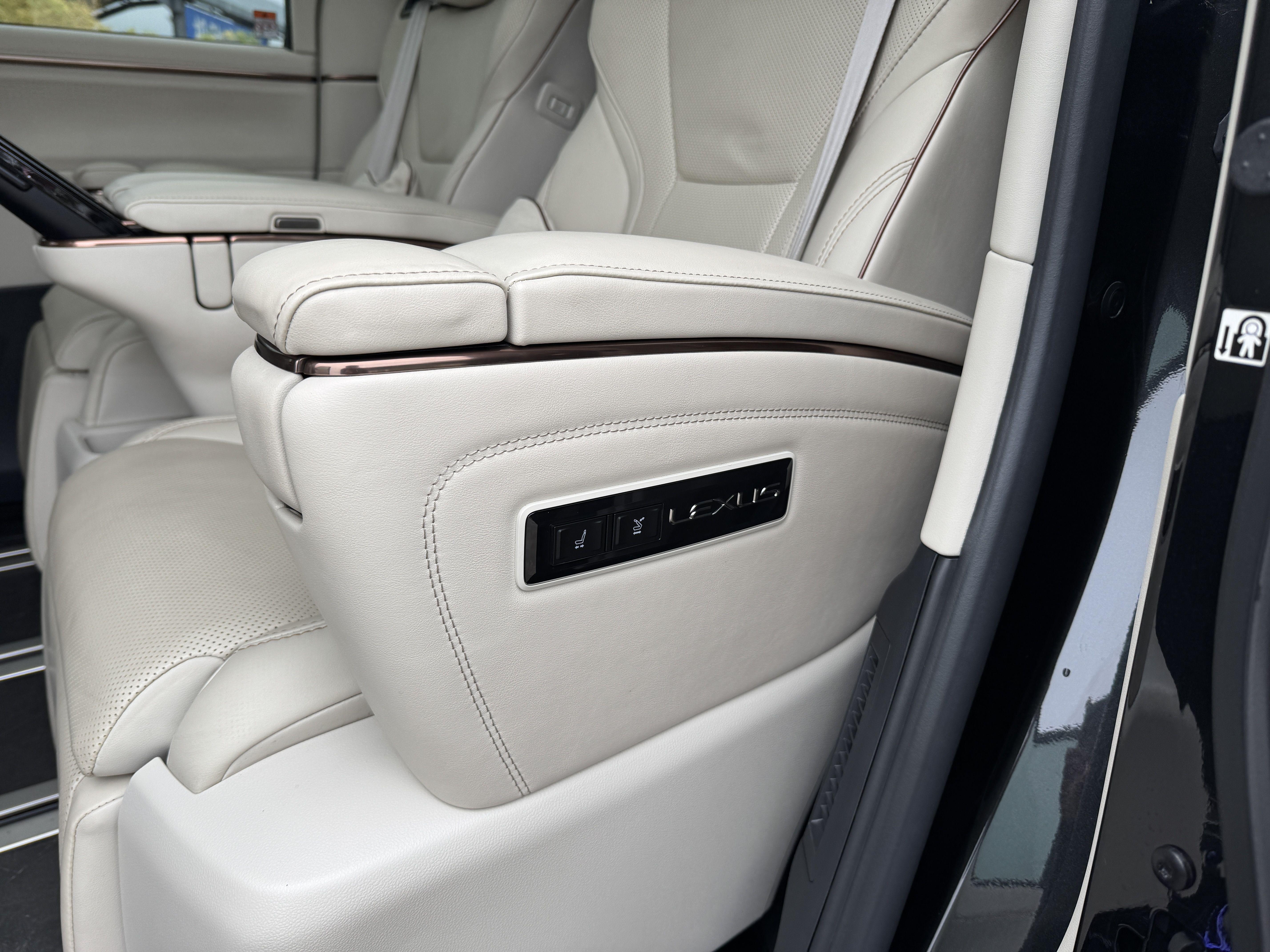 Lexus LM 2023 thumb 7