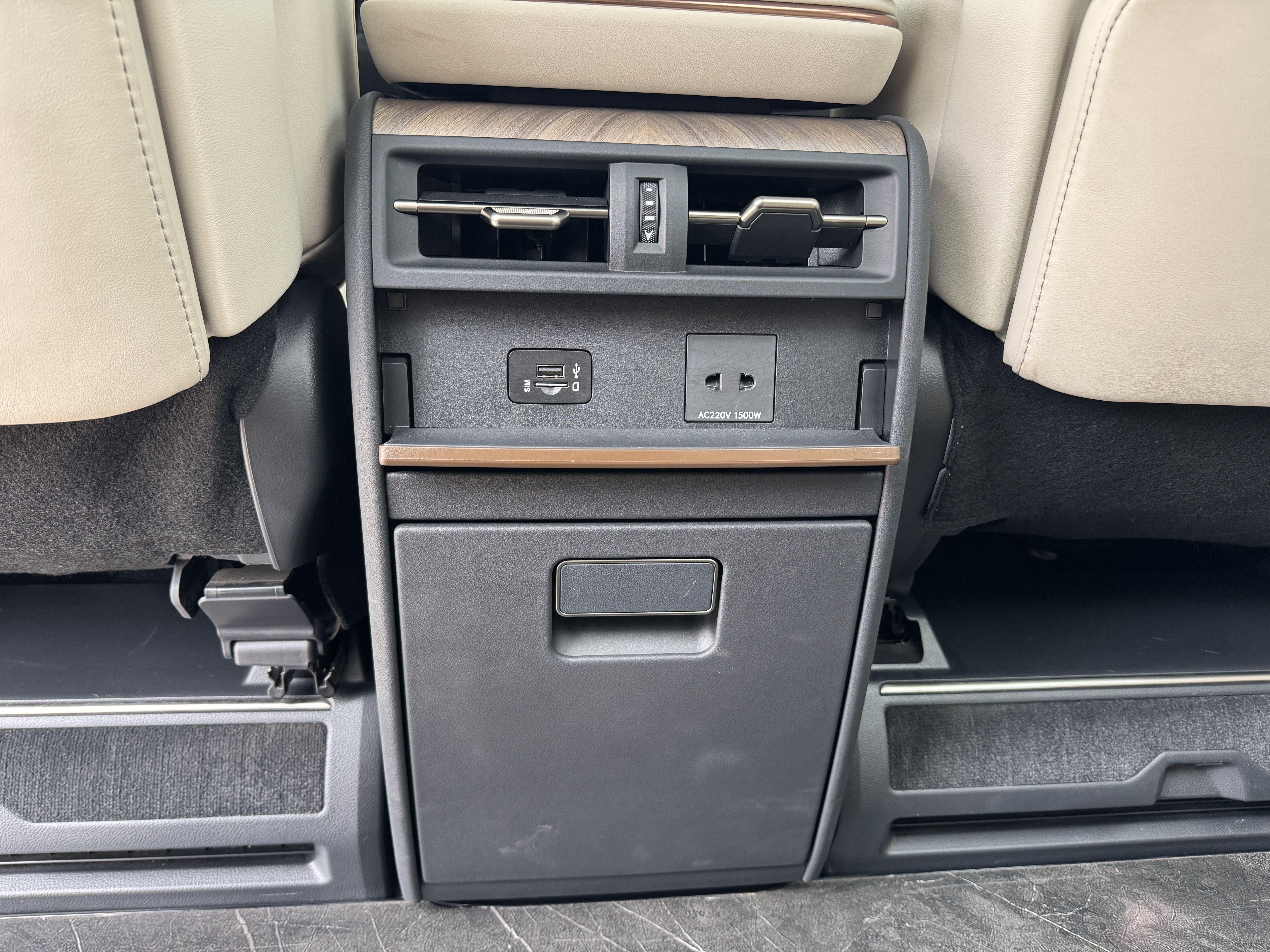 Lexus LM 2023 thumb 11