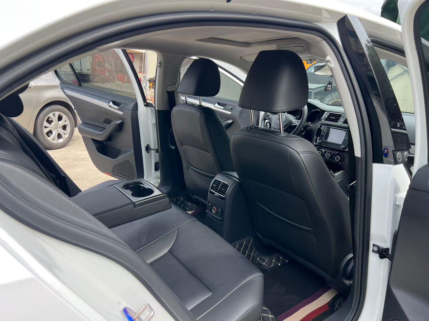 Volkswagen Sagitar 2018 thumb 6