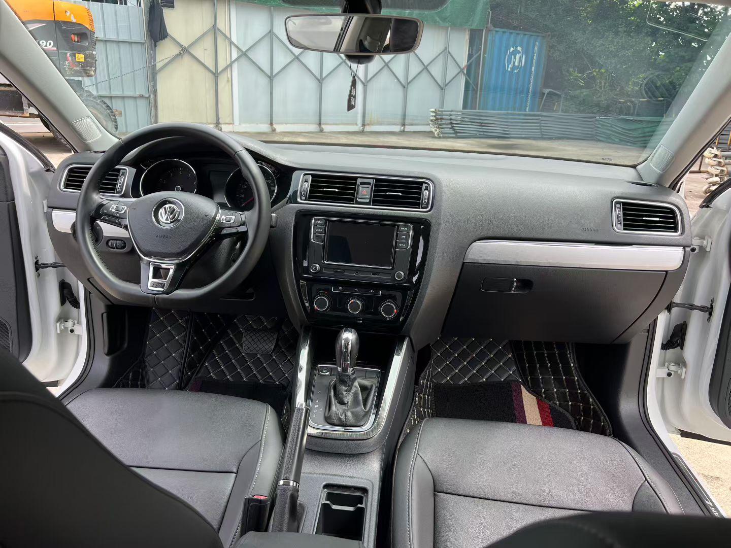 Volkswagen Sagitar 2018 thumb 12
