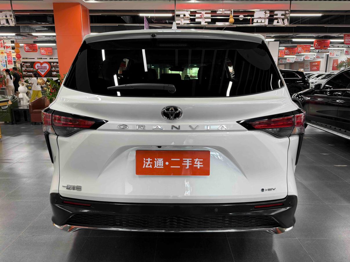 Toyota Granvia 2024 thumb 2
