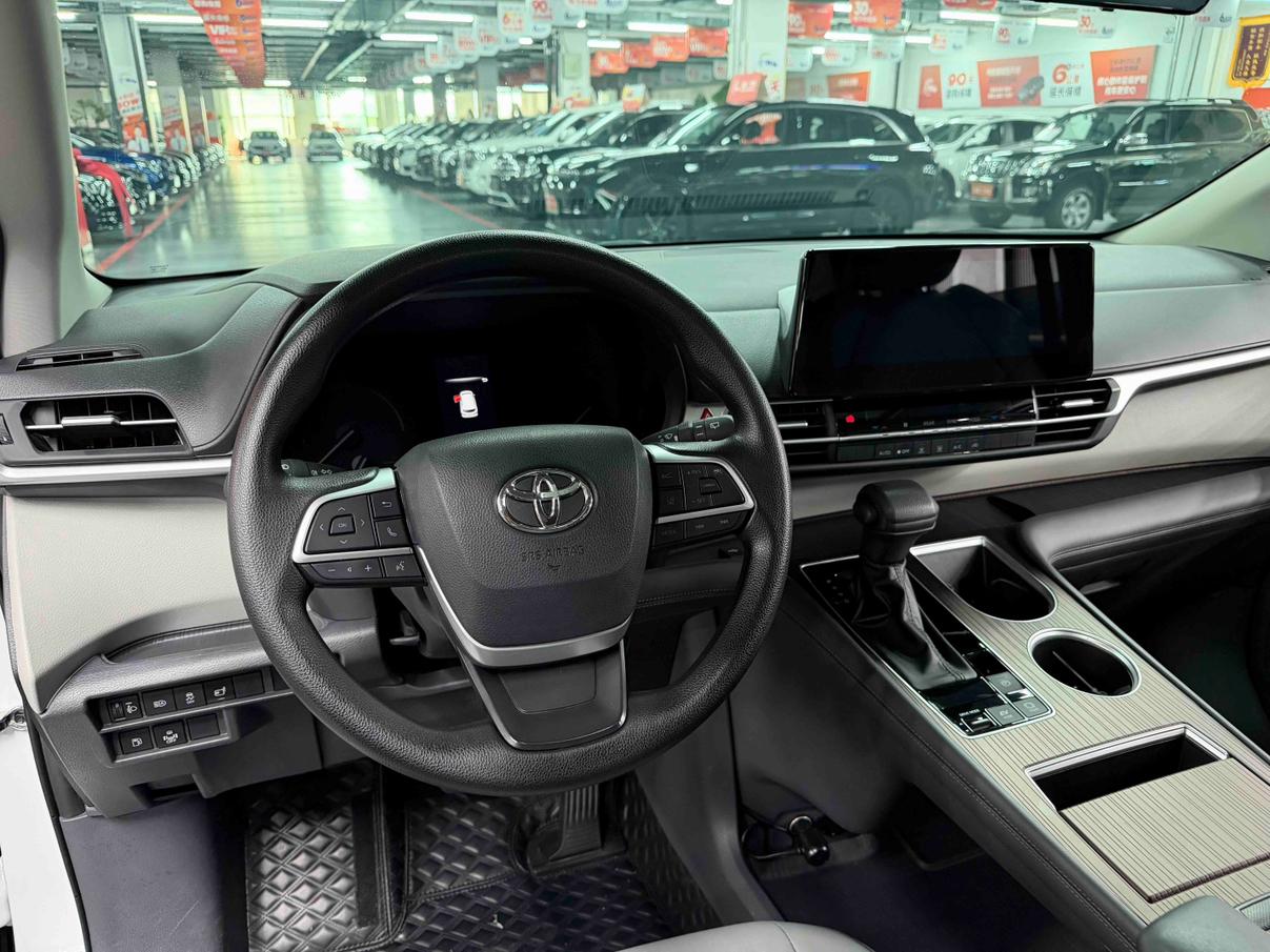 Toyota Granvia 2024 thumb 7