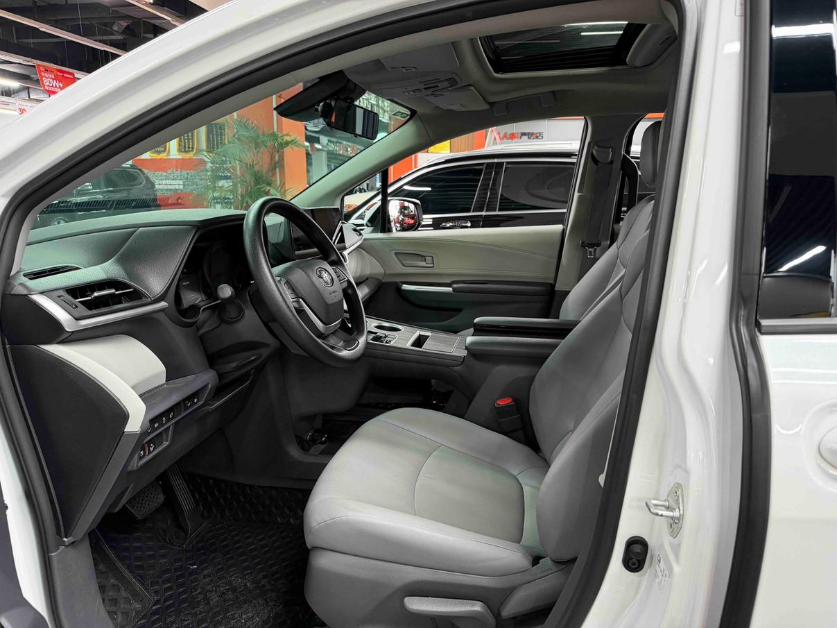 Toyota Granvia 2024 thumb 8