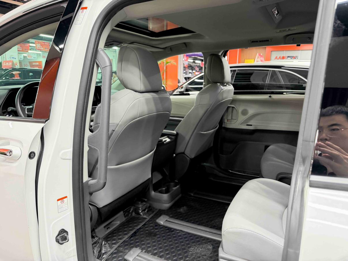 Toyota Granvia 2024 thumb 9