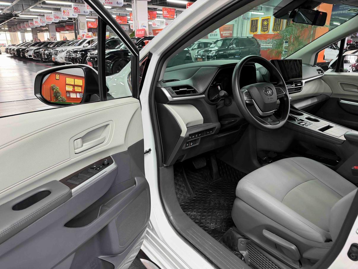 Toyota Granvia 2024 thumb 11