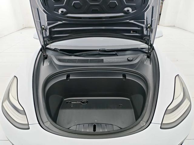 Tesla Model 3 2020 thumb 8