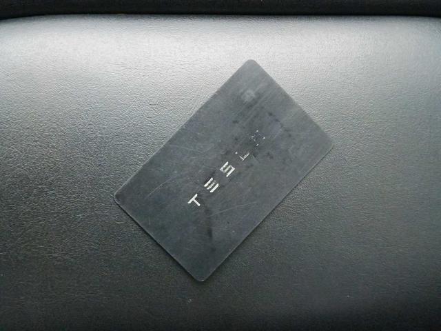 Tesla Model 3 2020 thumb 9