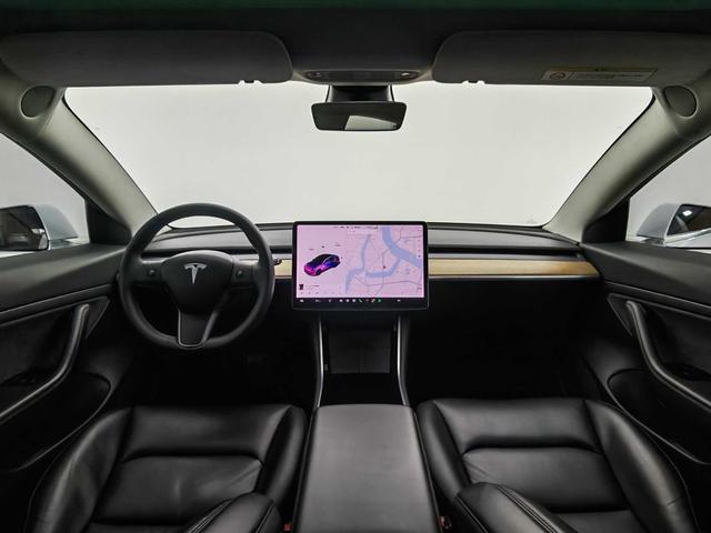 Tesla Model 3 2020 thumb 12