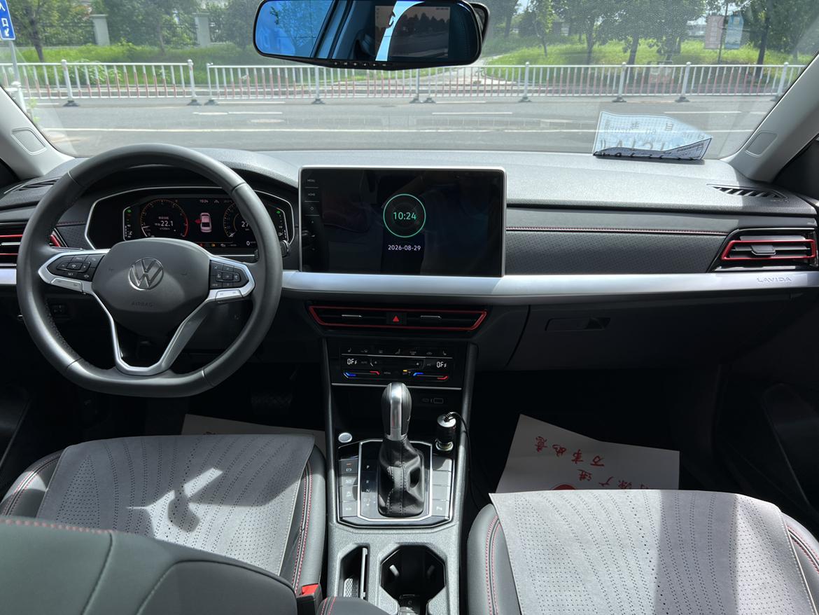 Volkswagen Lavida XR 2024 thumb 4