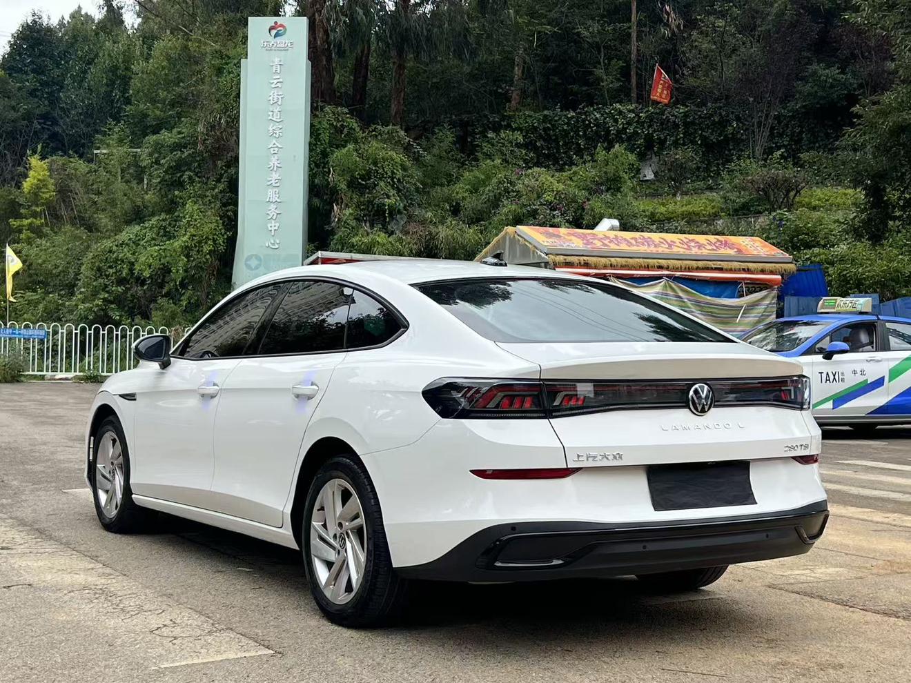 Volkswagen Lamando 2022 thumb 2