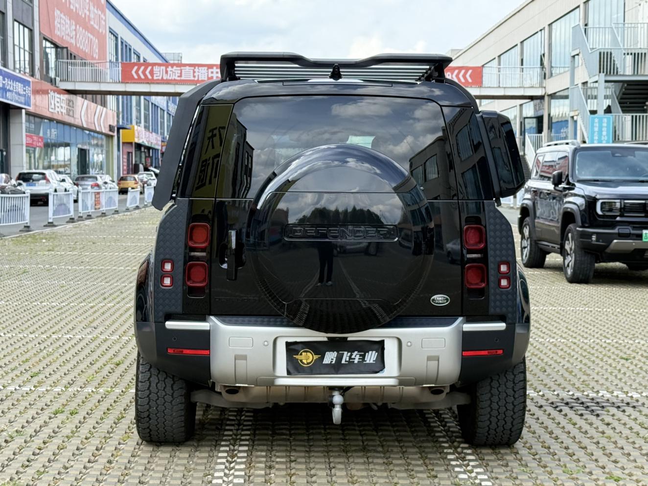 Land Rover Defender 2024 thumb 3