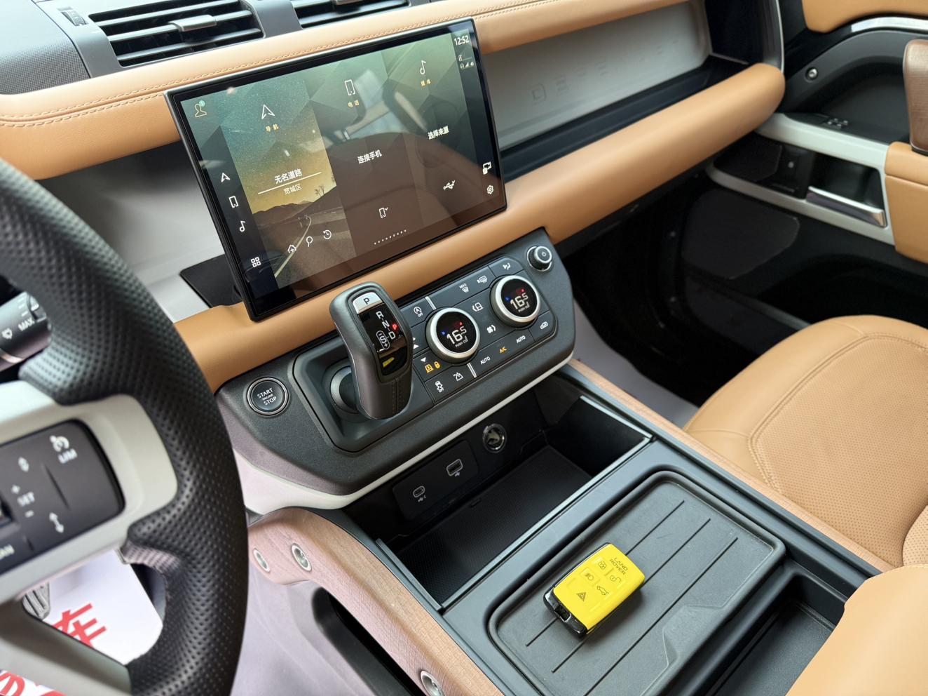Land Rover Defender 2024 thumb 7