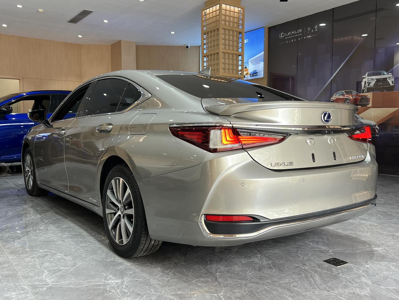Lexus ES 2020 thumb 2