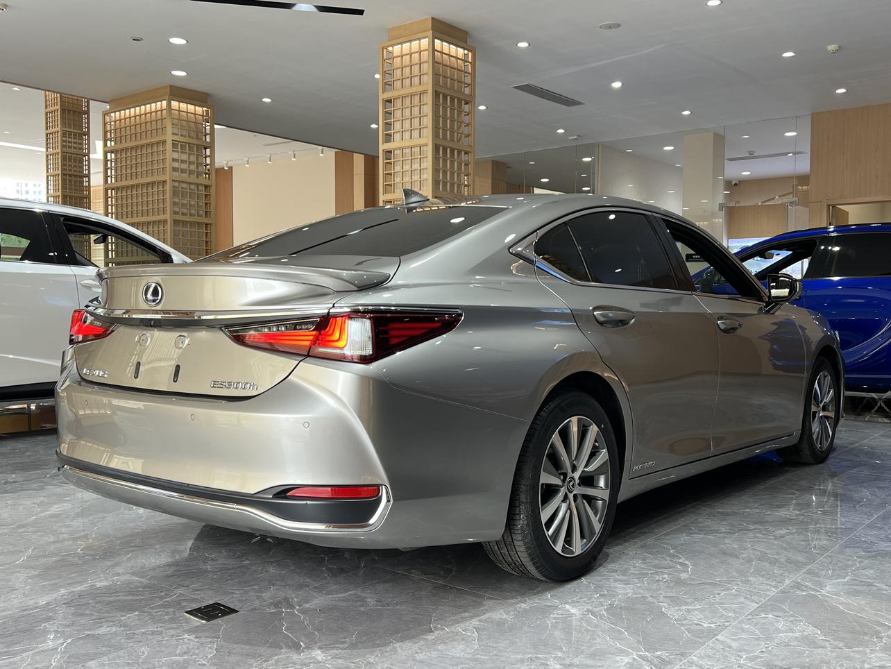 Lexus ES 2020 thumb 4