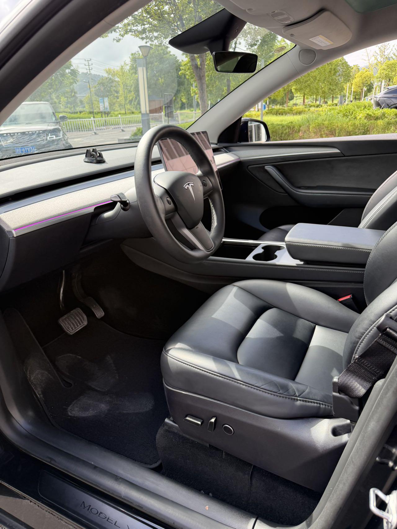 Tesla Model Y 2024 thumb 6