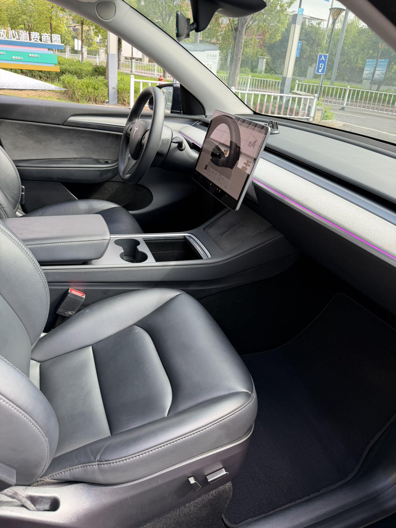 Tesla Model Y 2024 thumb 9