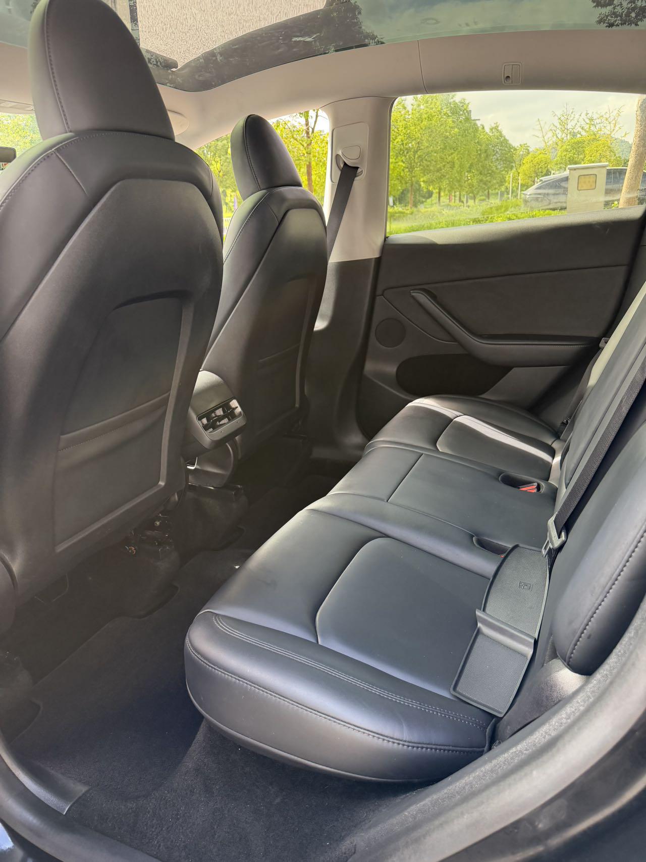 Tesla Model Y 2024 thumb 10