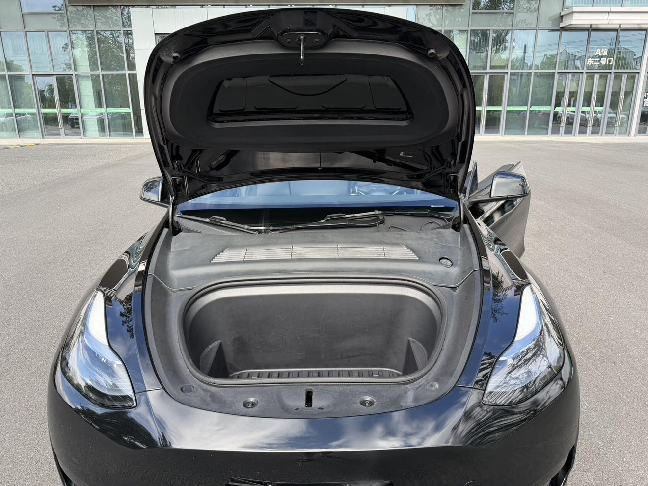 Tesla Model Y 2024 thumb 12