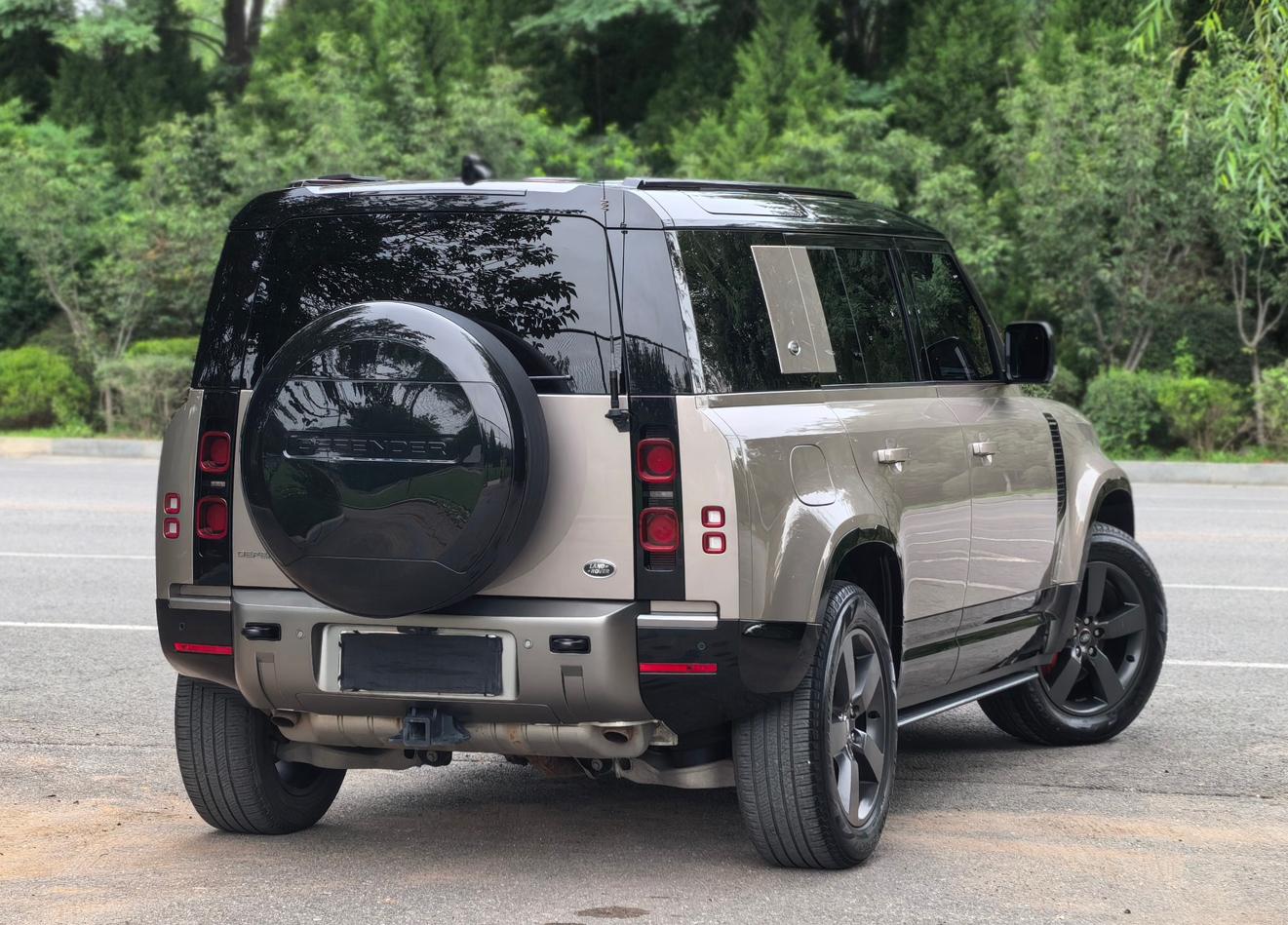 Land Rover Defender 2022 thumb 3