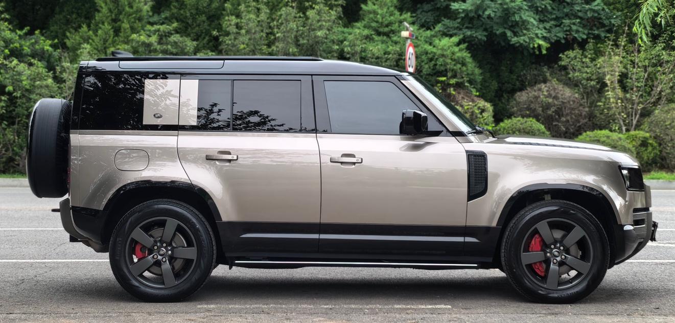 Land Rover Defender 2022 thumb 4