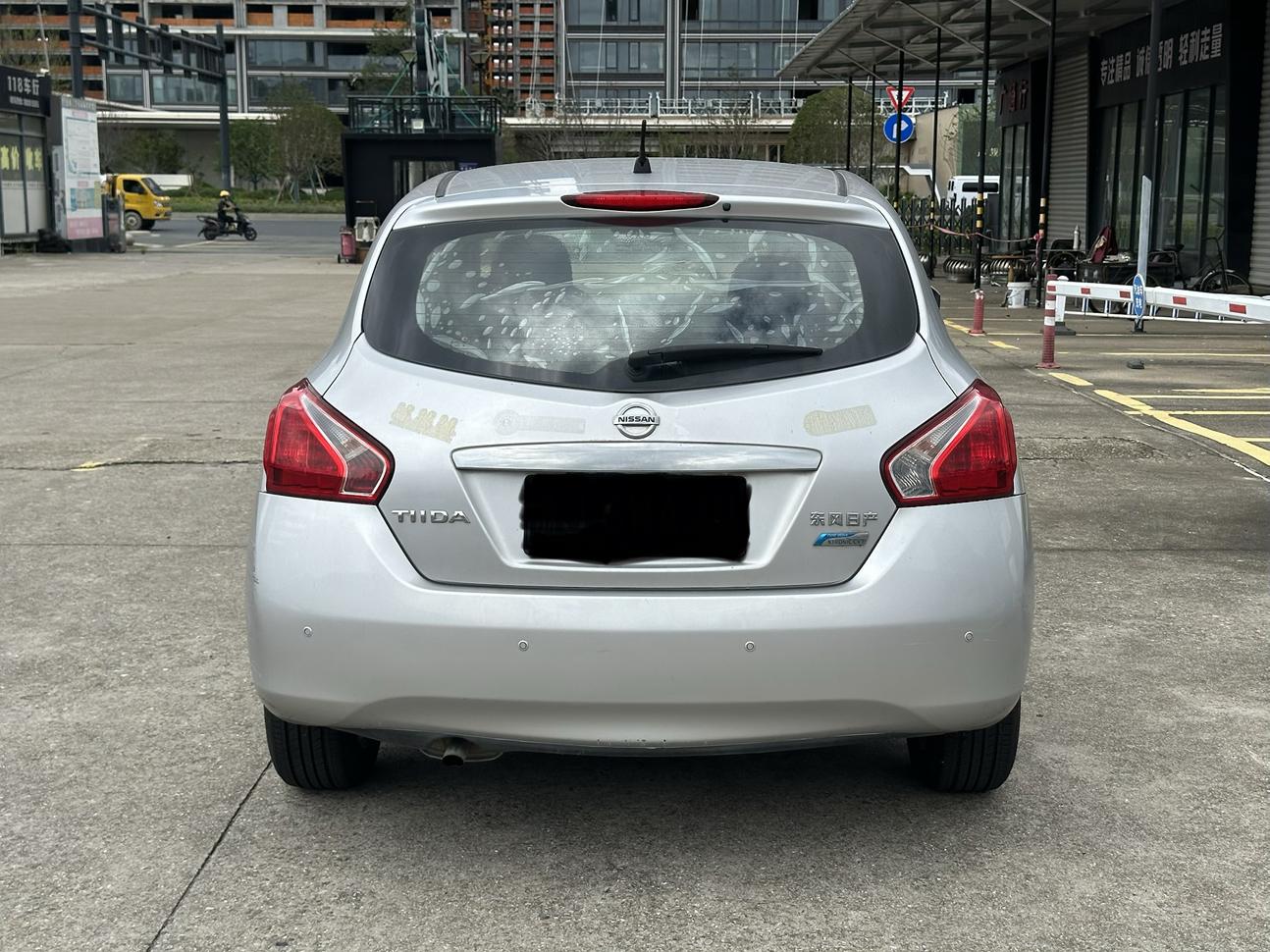 Nissan Tiida 2014 thumb 2