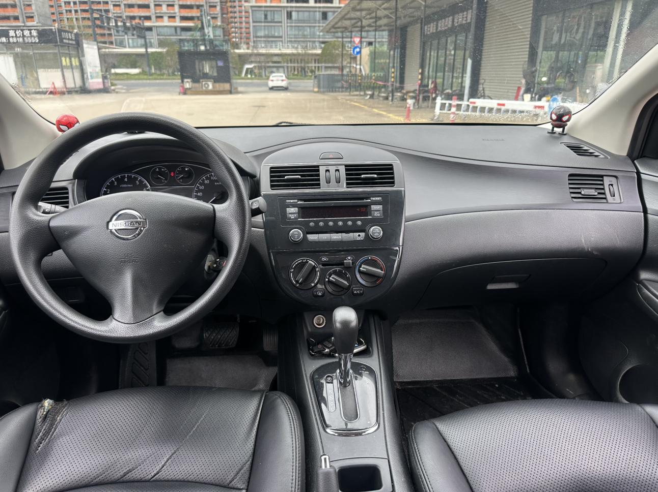 Nissan Tiida 2014 thumb 4