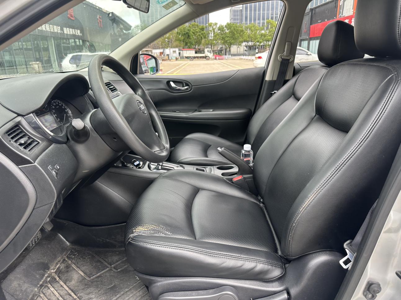 Nissan Tiida 2014 thumb 5