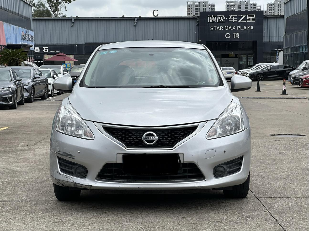 Nissan Tiida 2014 thumb 9