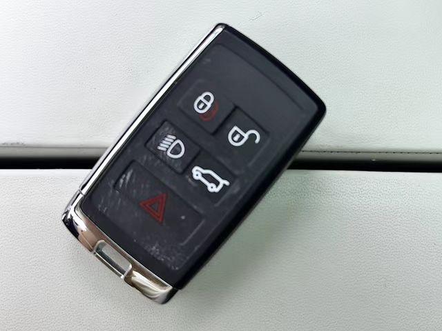 Land Rover Evoque 2023 thumb 9
