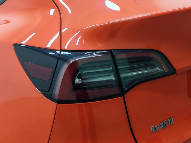 Tesla Model Y 2022 thumb 11