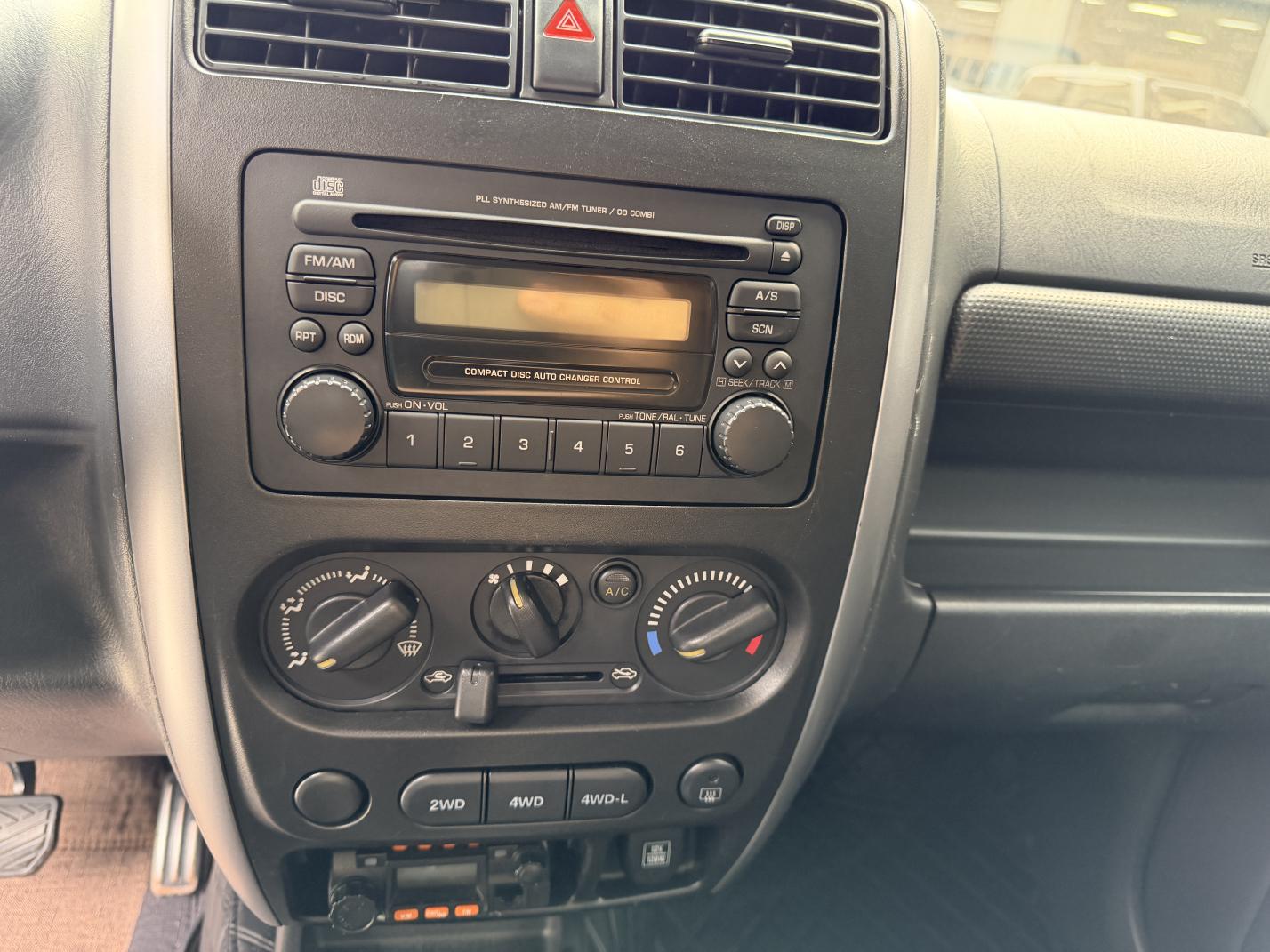 Suzuki Ji Mu Ni 2016 thumb 5
