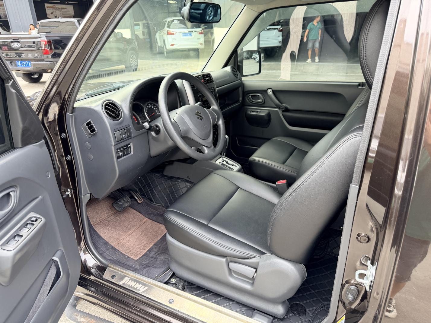Suzuki Ji Mu Ni 2016 thumb 10