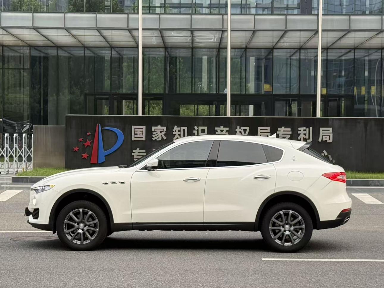 Maserati Levante 2016 thumb 2