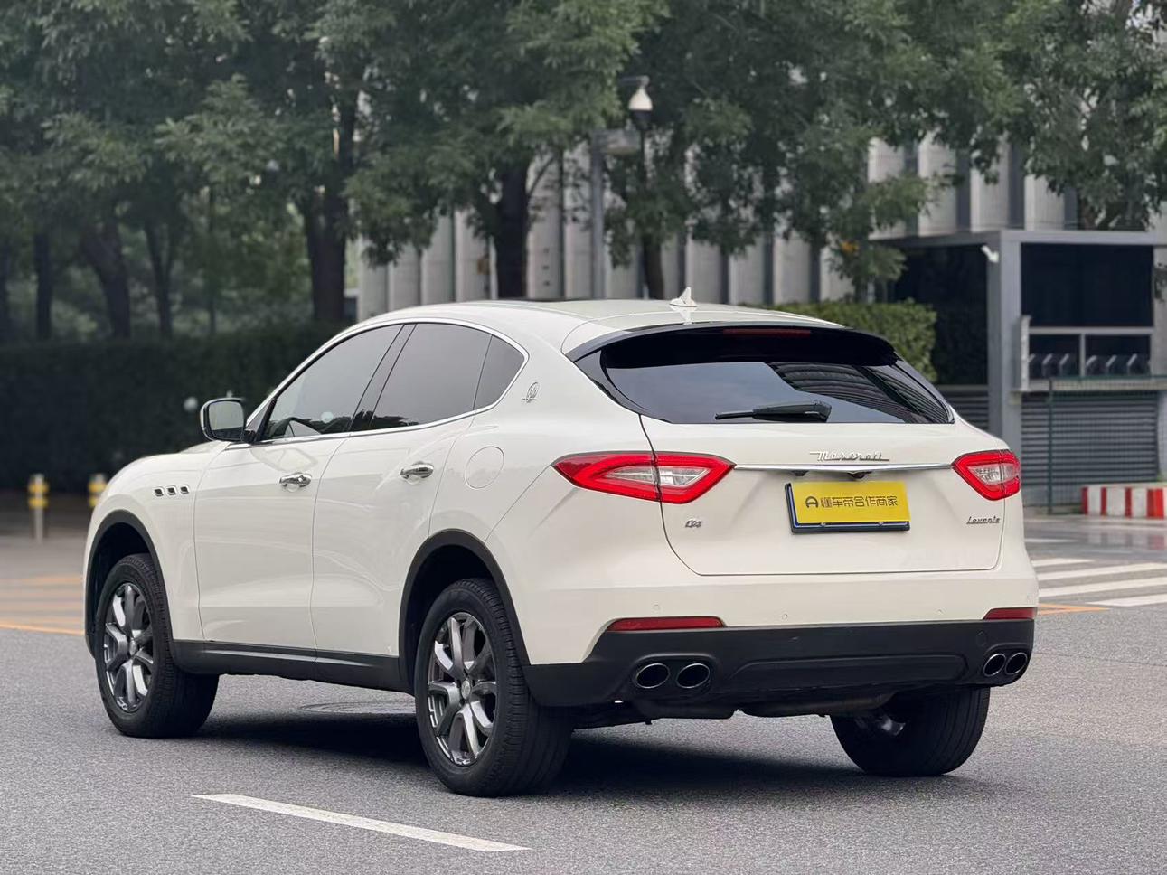 Maserati Levante 2016 thumb 3
