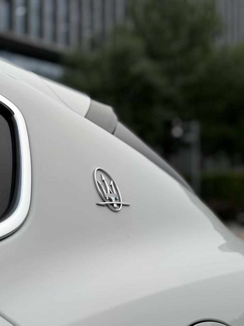 Maserati Levante 2016 thumb 10