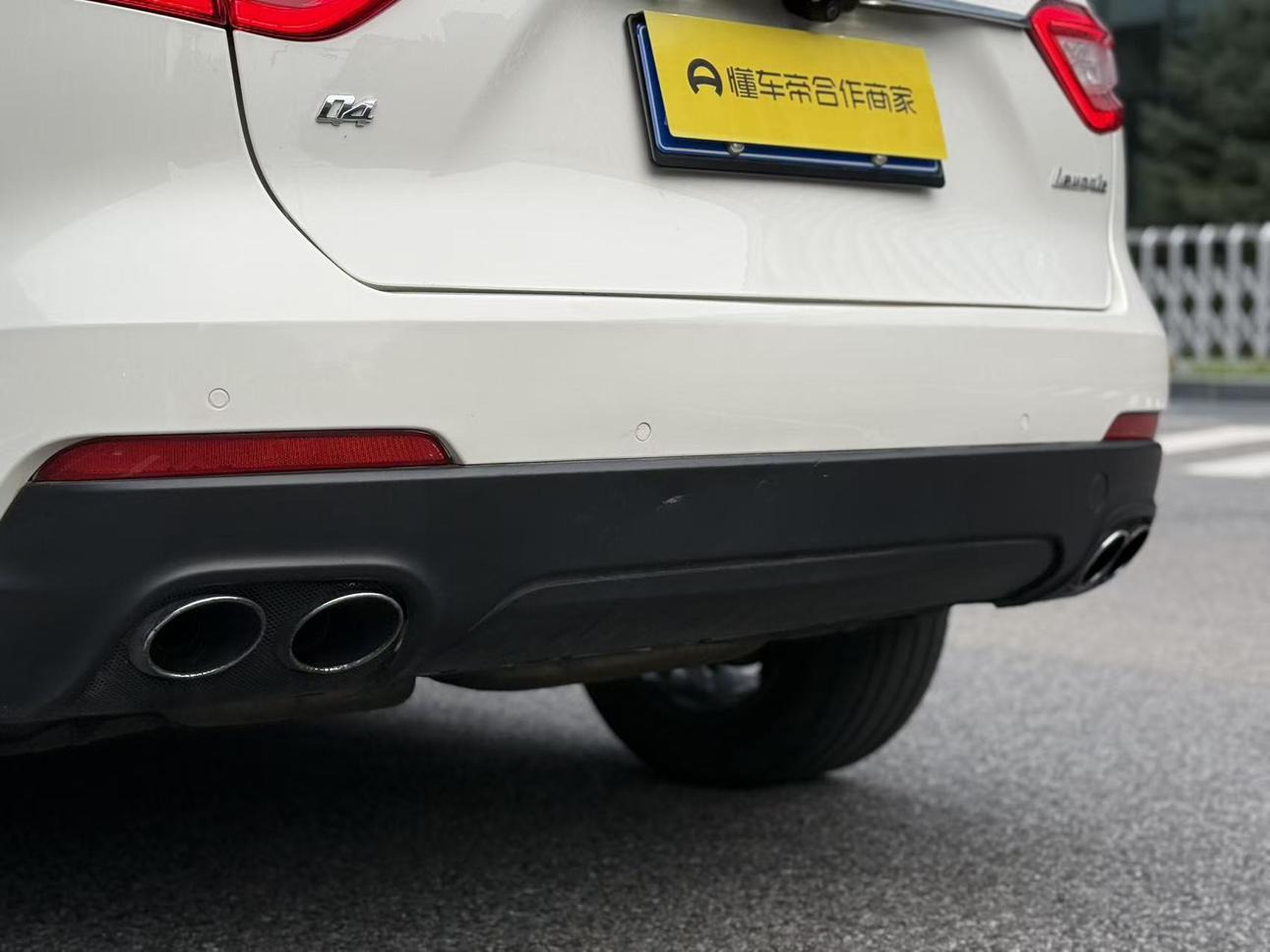 Maserati Levante 2016 thumb 11