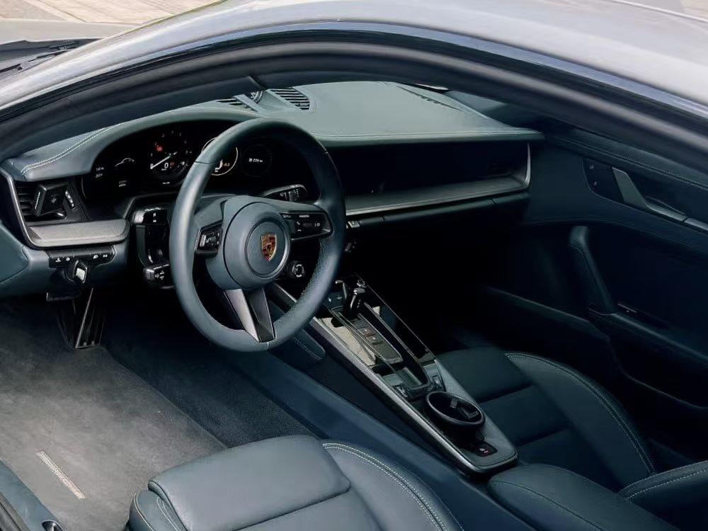 Porsche 911 2023 thumb 4